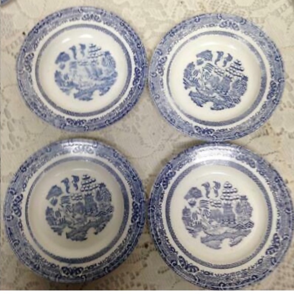 (SOLD) 1950s 13-pc Ideal Blue Willow, Child’s Tea Set - Picture 5 of 8